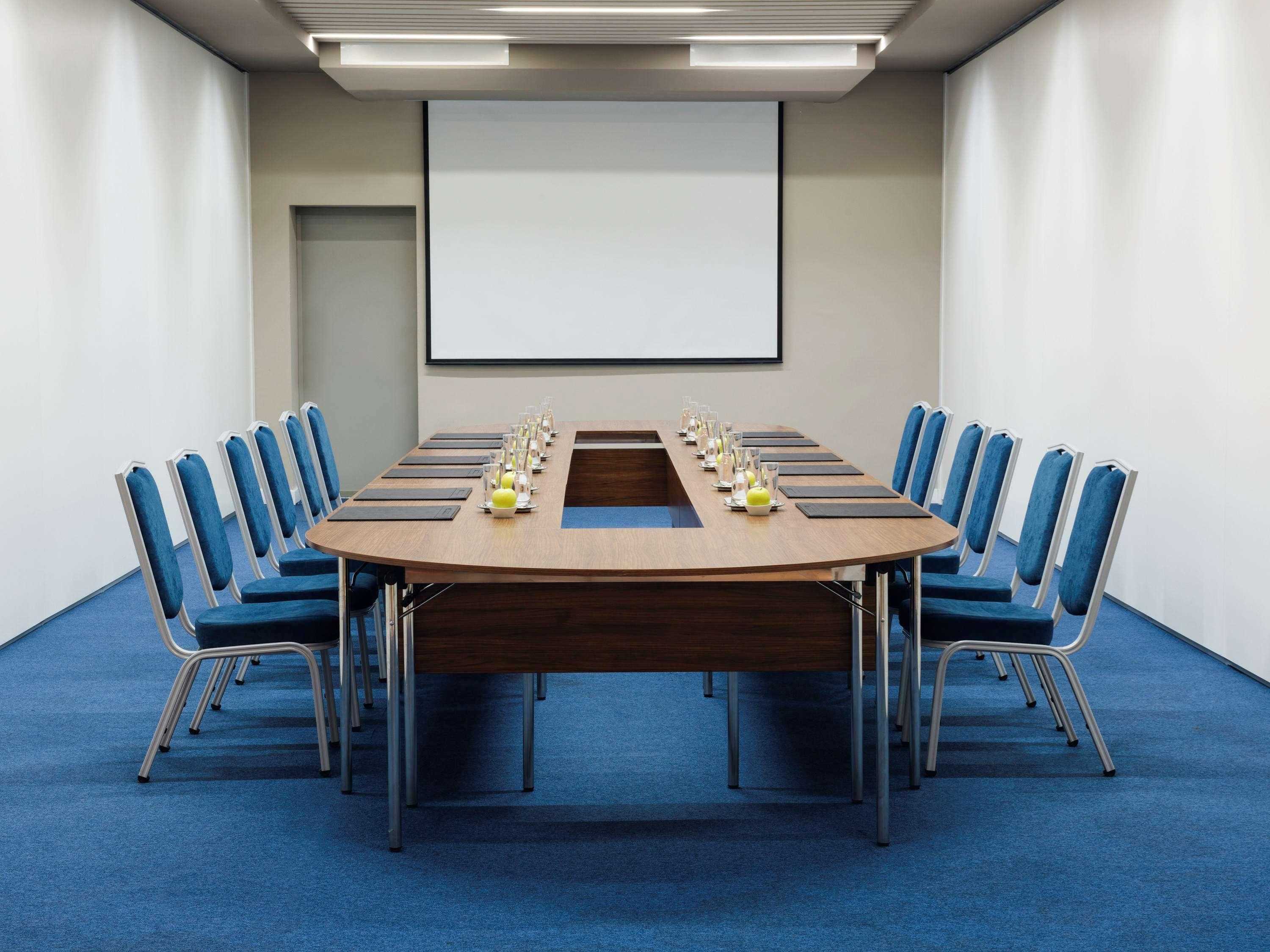 Moevenpick Hotel & Casino Malabata Tanger Екстериор снимка A typical meeting room